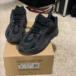 YeeZy boots 700 v2 black size 9.5
